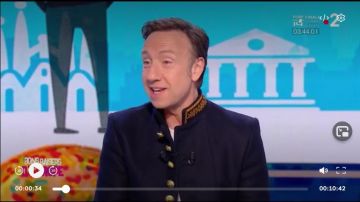 Jacket officer of Stéphane Bern in From Europe with love