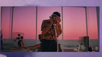 Camisa de Bad Bunny en Bad Bunny - Dakiti