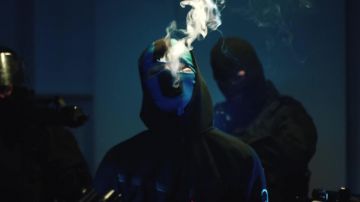 Cagoule de Freeze Corleone dans Nahir - Moneygram Feat. Freeze Corleone (Clip Officiel)