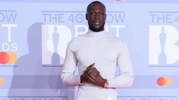 Dior col montant en tricot pull porté par Stormzy dans les BRIT Awards