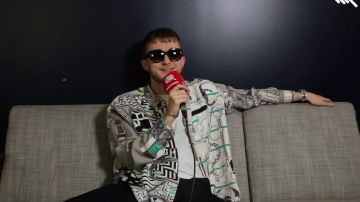 Chemise Hermès porté par Vald dans Quotidien