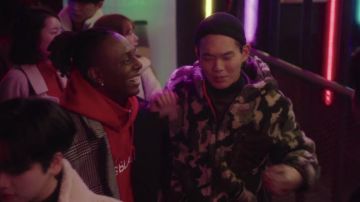 The long jacket two-tone worn by Kim Tony (Chris Lyon) in the series Itaewon Class (Season 1 Episode 8)