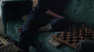 Jean with lapel worn by Beth Harmon (Anya Taylor-Joy) in The Lady&#39;s Game (S01E05)