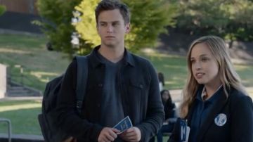 Jacket/shirt navy blue of Justin Foley (Brandon Flynn) in 13 Reasons Why (S04E02)