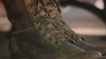 High-top lace-up shoes of Anne Shirley-Cuthbert (Amybeth McNulty) in Anne with an E (S01E01)