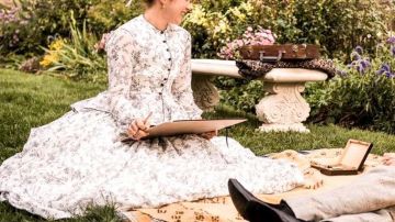 Vestido negro blanco de Amy March (Florence Pugh) en The Daughters of Doctor March