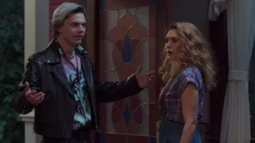 Chemise tropicale hawaïenne portée par Pietro (Evan Peters) dans les tenues de la série télévisée WandaVision (saison 1 épisode 5)