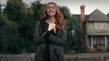 Plaid Hoodie Veste portée par Wanda Maximoff (Elizabeth Olsen) dans WandaVision émission de TÉLÉVISION garde-robe (Saison 1 Épisode 8)