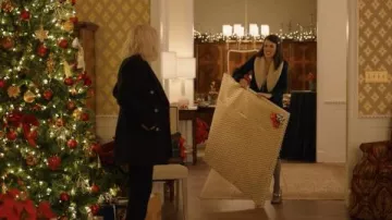 Los zapatos de tacón usados por Jane Caldwell (Mary Holland) en la película My In-Laws, Christmas, and I