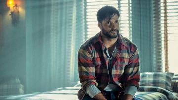 Shirt de Shadow Moon (Ricky Whittle) dans American Gods (S03E07)