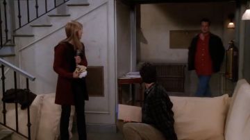 La veste à capuche bordeaux portée par Rachel Green (Jennifer Aniston) dans la série Friends (S05E16)