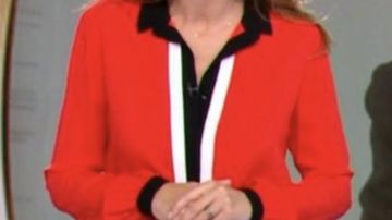 Chemise Rouge de Anne-Claire Coudray dans Le 13H