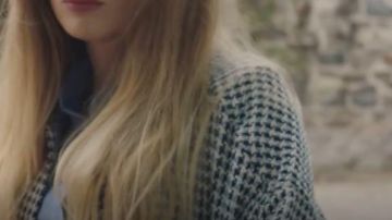 Surchemise pied de poule de Claire Guinot (Catherine Davydzenka) dans Ici tout commence (S01E103)