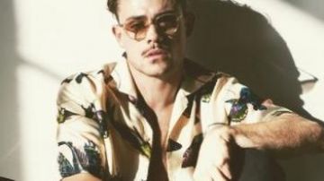 The fish Hawaiian shirt of Billy Hargrove (Dacre Montgomery) in Stranger Things (S03E03)