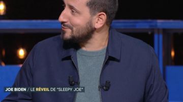 Dark blue sweater of Karim Rissouli in C policy