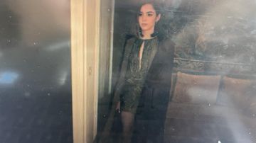 Vestido de bronce usado en Navidad por Sidonie Garance Marillier en la película Madame Claude