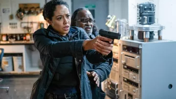 The coat worn by Finola Jones (Riann Steele) in the wardrobe of the series Debris (Season 1 Episode 8)