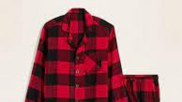 Plaid black and red pajama of Ava Kolker in Sydney to the Max