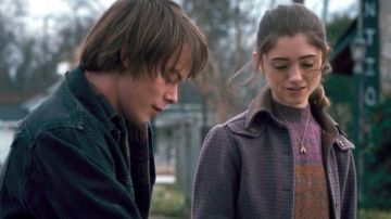 La chaqueta violácea de Nancy Wheeler de Nancy Wheeler Natalia Dyer en Stranger Things