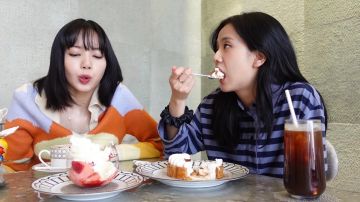 Striped polo shirt worn by Jisoo of Jisoo Kim Ji-soo in the video LILI&#39;s FILM - Vlog with JISOO