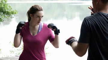 Violet Soutien-gorge de Sport porté par Hope Mikaelson dans les Legs