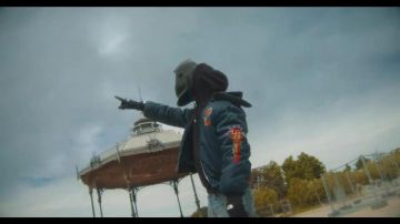 Le bomber porté par Le Règlement dans le clip du million d’abonnés