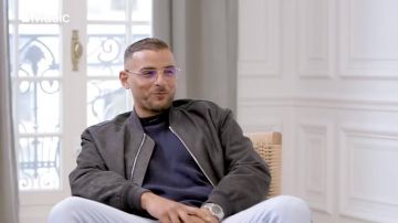 Blouson  de sofiane Sofiane Zermani dans la vidéo Sofiane, l'interview par Mehdi Maïzi - Le Code