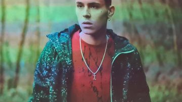 Tshirt of Iago (Arón Piper) in After you, the chaos (S01E05)