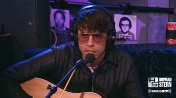 Lunettes de soleil de Dave Grohl de Dave Grohl dans Dave Grohl «My Hero» au Howard Stern Show en 1999