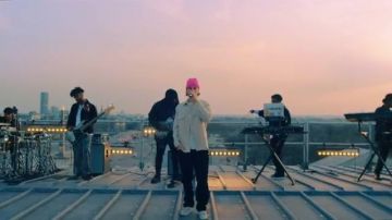 Pantalon noir/ black trouser porté par Justin Bieber Justin Bieber dans la vidéo Justin Bieber - Hold On (Live from Paris)