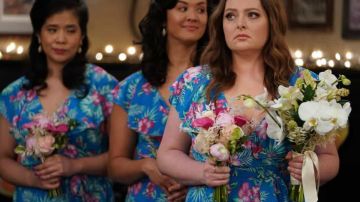 Robe longue hawaïenne à manches volantées de Dina (Lauren Ash) dans Superstore (S05E14)