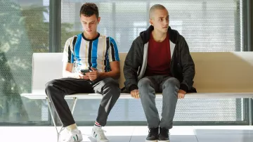 Vertical Striped t-shirt worn by Ander Muñoz (Arón Piper) on Elite’s Omar, Ander & Alexis Mini Series (Season 1)