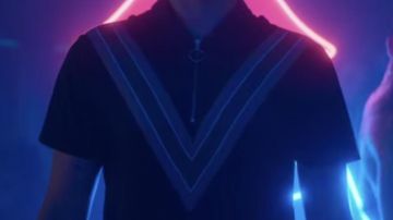 Zipped polo shirt with V band of Ander Muñoz (Arón Piper) in Elite (S04E01)