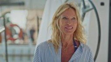 Robe chemise rayures ciel et blanc de Céline Frémont (Rebecca Hampton) dans Plus belle la vie (S17E125)