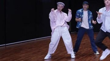 Oversized white jeans of J-Hope in the dance practice of &#39;Permission to Dance&#39;