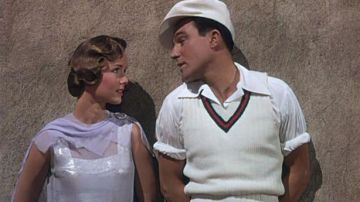 Polo blanc dans singin in the rain