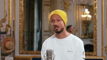 T-shirt manche longue de Raphaël Carlier dans CONCOURS D'ANECDOTES vs LE PRÉSIDENT DE LA RÉPUBLIQUE