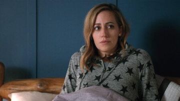 Star Print Hoodie de Brie Sheridan (Zibby Allen) dans Virgin River (S03E09)