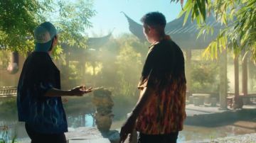 The flame shirt worn by Inoxtag in his YouTube video CUBE (Feat. Flashboy)