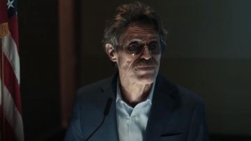 Gafas de sol usadas por el Mayor John Gordo (Willem Dafoe) como se ve en la película The Card Counter