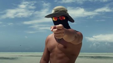Le chapeau porté par Gambino dans son clip TIJUANA 