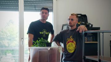 Les lunettes de soleil octogonales de Squeezie dans sa vidéo YouTube SOS Streaming : 3 jours pour devenir le meilleur