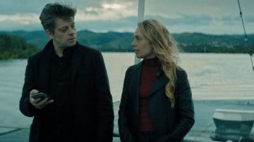 The coat worn by Henri Monlibert (Benjamin Biolay) in the film The Appearances