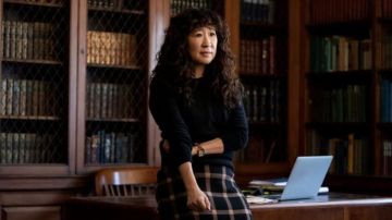 Reloj usado por Ji-Yoon Kim (Sandra Oh) como se ve en la serie de televisión The Chair (Temporada 1)