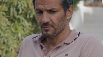 The pink polo shirt worn by Dr. William Daunier (Kamel Belghazi) in the series Tomorrow belongs to us