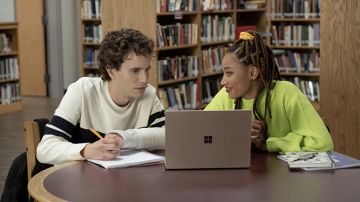 Black and white sweatshirt worn by Evan Hansen (Ben Platt) as seen in Dear Evan Hansen movie