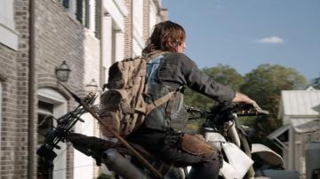 The backpack of Daryl Dixon (Norman Reedus) in The Walking Dead (S10E21)