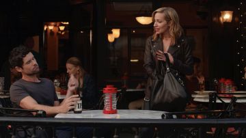 Messenger en cuir / hobo / weekender sac porté par Brie Sheridan (Zibby Allen) dans Virgin River série TV (S03E02)