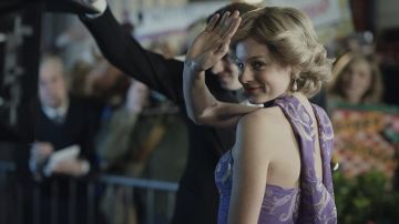 Vestido morado usado por la princesa Diana (Emma Corrin) como se ve en The Crown (S04E09)