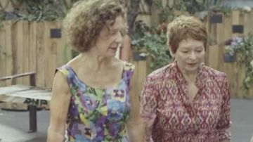 La robe à fleurs de Mirta Torres (Sylvie Flepp) dans Plus belle la vie (S17E127)